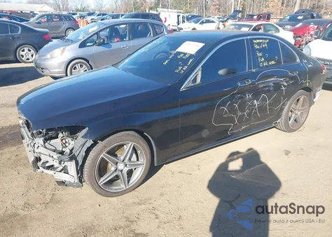 2015 Mercedes-Benz C 300 Sport 4Matic z USA, uszkodzony, nr VIN 55SWF4KB6FU027422